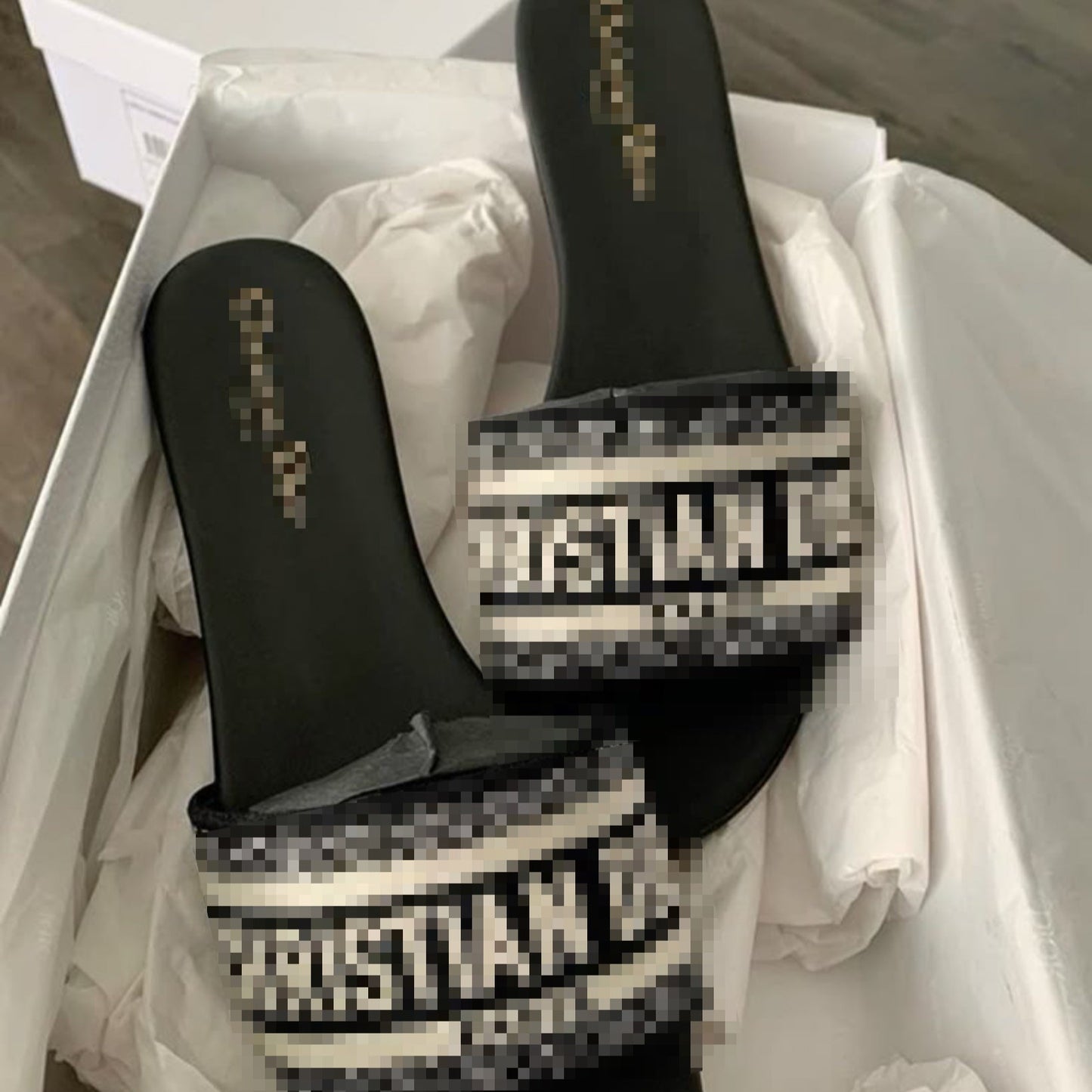 Dyor Sandals